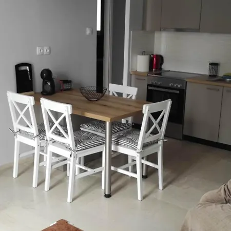 Parastaseis Flat *